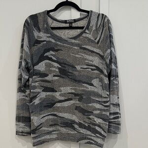 Buffalo David Bitton Gray & Black Camouflage Knit Top